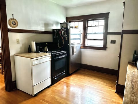 Microwave, oven, stovetop, dishwasher