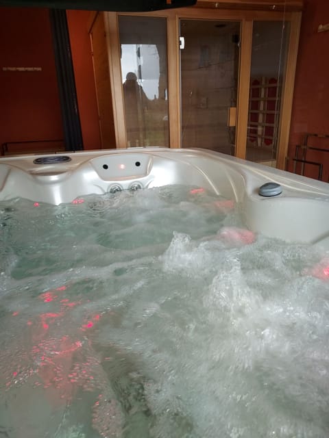 Indoor spa tub