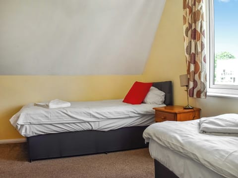 Twin bedroom | Honey Lodge, Gunnislake