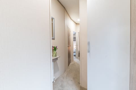 Dizzy Ducks Lodge Hallway