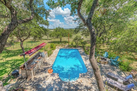 Gorgeous Back yard with Pool & Jacuzzi
