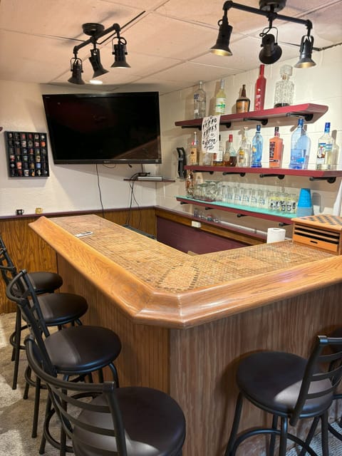Bar w/TV. Sorry liquor not included (basement)