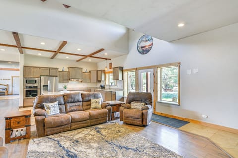 Living Room | 1st Floor | Smart TV | Wood-Burning Stove (Wood Provided)