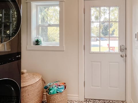 Washer/dryer with laundry detergent and beach towels for the hot tub provided.