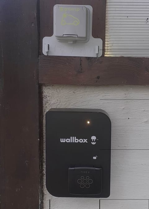 Gîtes Tré Le Grenier - borne recharge IRVE