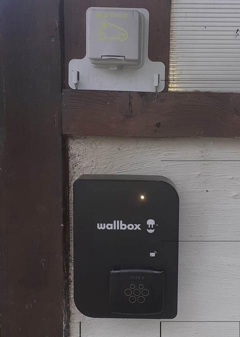 Gîtes Tré Le Grenier - borne recharge IRVE