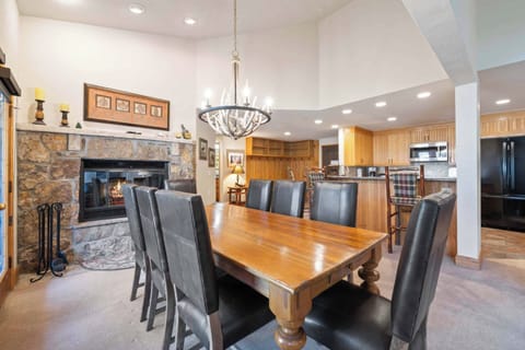 charter-f440-5601_54926679556_o