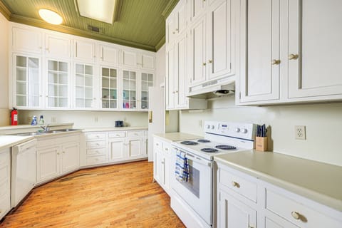 Kitchen | Drip Coffee Maker | Dishware & Flatware | Single-Story Apartment