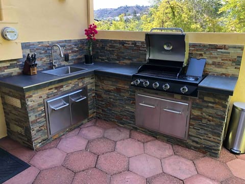Outdoor kitchen