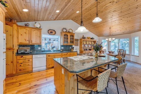 Spacious and fully equipped kitchen.