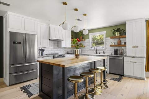 Lovely kitchen with view of Fridge and Dishwasher