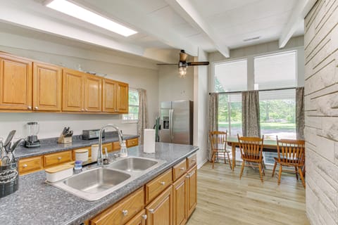 Fridge, stovetop, dishwasher, coffee/tea maker