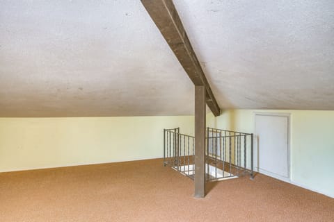 Loft | 2 Twin Beds | 4th Floor