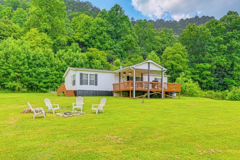 Hot Springs Vacation Rental | 3BR | 2BA | 1,800 Sq Ft | Stairs Required