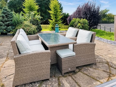 Sitting-out-area | Grey Gables, Old Quarrington, near Durham