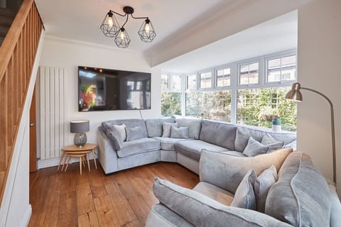 Bankside Cottage, Saltburn-by-the-Sea - Host & Stay