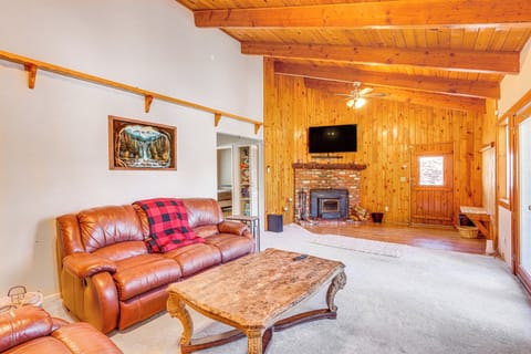 Running Springs Vacation Rental | 3BR | 2BA | Stairs Required | 1,232 Sq Ft