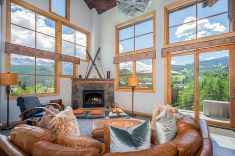 Living room: Gas fireplace, main floor