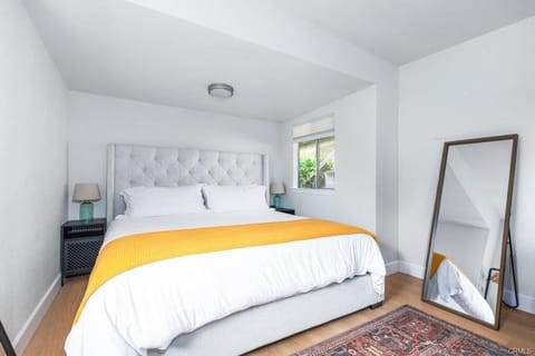 Studio Oasis on Vine (1183)