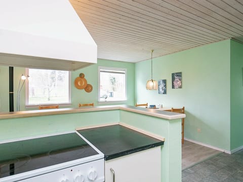 Fridge, stovetop, coffee/tea maker