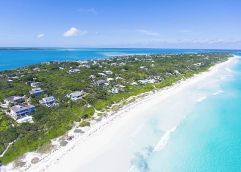 Beach nearby, sun loungers, beach towels