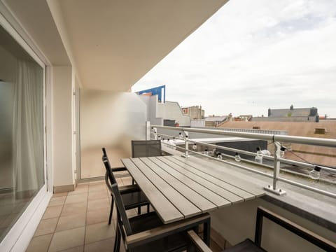 Building, Furniture, Comfort, Cabinetry, Wood, Bed Frame, House, Interior Design, Lamp, Bed