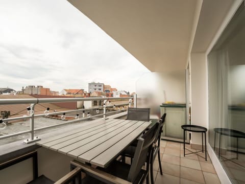 Cloud, Sky, Building, Table, Wood, Chair, Floor, Urban Design, Real Estate, House