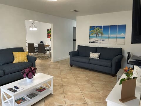 Warm and inviting โ the perfect spot to unwind and relax!