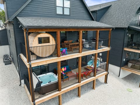 COLORS OF BRANSON boasts amazing lake views + barrel sauna + hot tub + Blackstone Griddle + more!