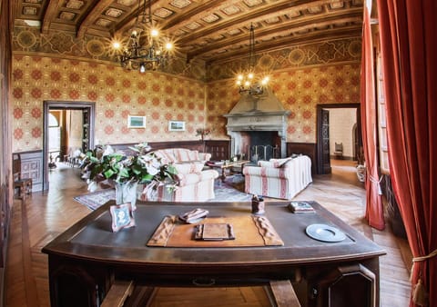 Table, Property, Furniture, Decoration, Plant, Chair, Interior Design, Floor, Flower, Curtain