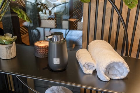 Welcome kits, quality household linen: professional launderer