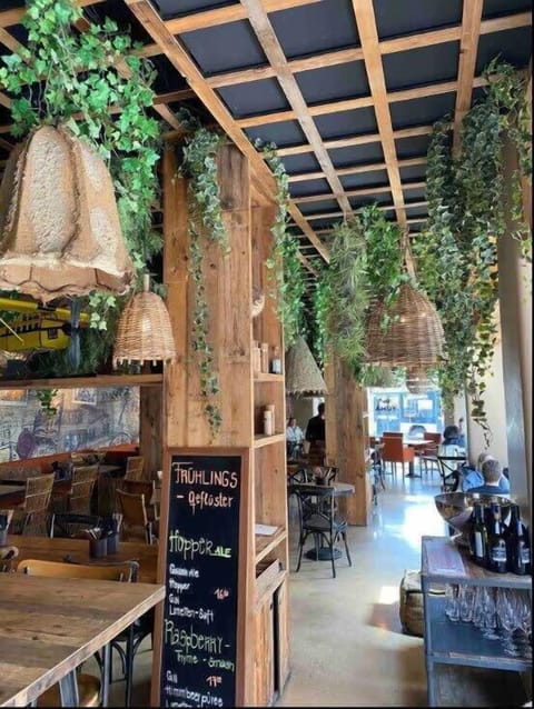 A nice trendy restaurant in the neighbourhood