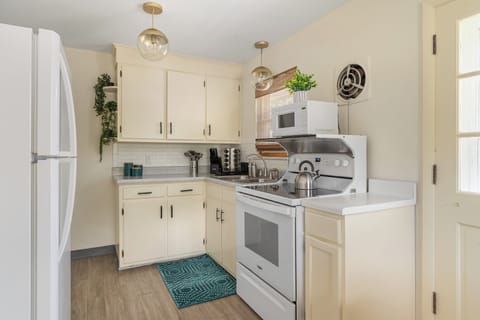 Please note-no dishwasher in unit