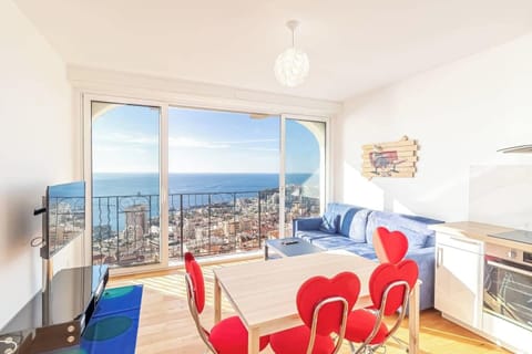 Bright living room with splendid view