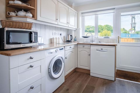 Clover Cottage - 2 Bedroom Cottage - Begelly (21055)