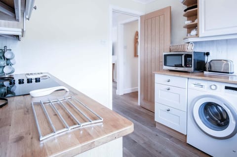 Clover Cottage - 2 Bedroom Cottage - Begelly (21057)