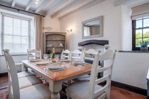 Tregoyr - 3 Bedroom Holiday Home - St. Florence (20233)