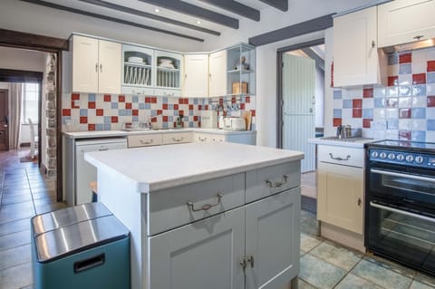 Tregoyr - 3 Bedroom Holiday Home - St. Florence (20240)