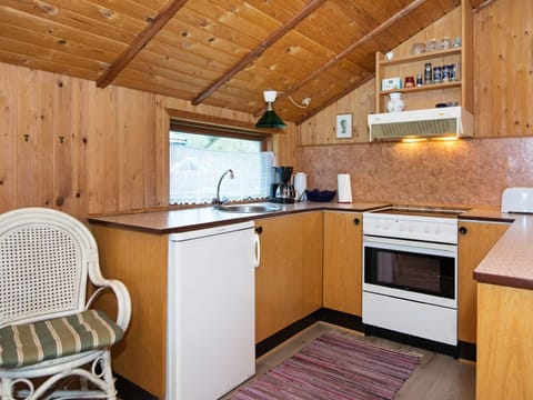 Fridge, stovetop, coffee/tea maker