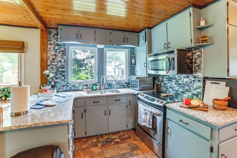 Kitchen | Cooking Basics | Coffee Bar | Main Level