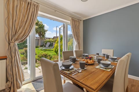 Lovely Bungalow, Near Beach and Village