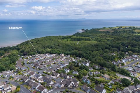 Lovely Bungalow, Near Beach and Village