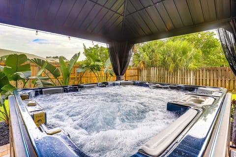 Outdoor spa tub