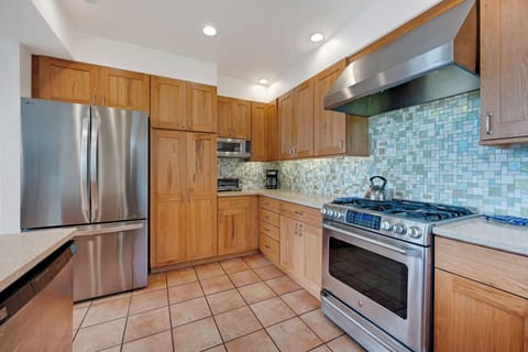 Stainless steel appliances. LG refrigerator has an icemaker. Gas stovetop and electric oven.