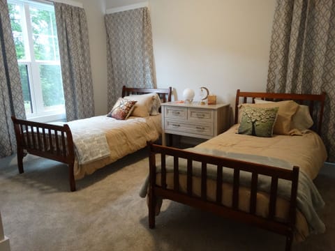 4 bedrooms, in-room safe, desk, iron/ironing board