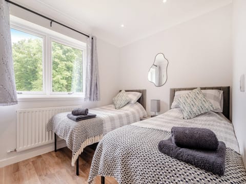 Twin bedroom | Riverbank, Lamlash
