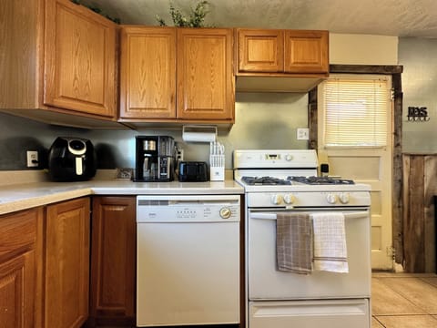 Microwave, oven, stovetop, dishwasher