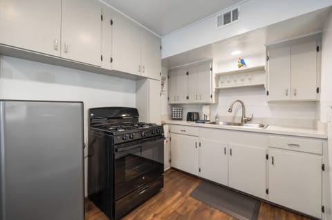 Coffee maker, cookware, and good vibes included