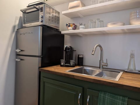 Fridge, stovetop, coffee/tea maker, electric kettle