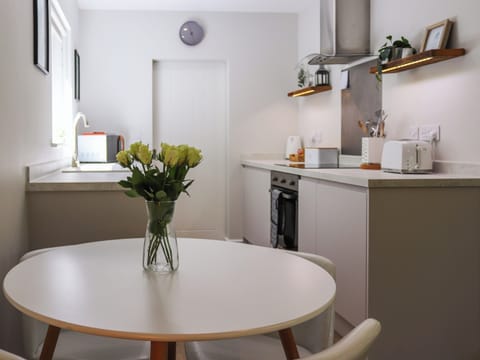 Open plan living space | Dinas Lodge - CWM Cadnant, Caernarfon